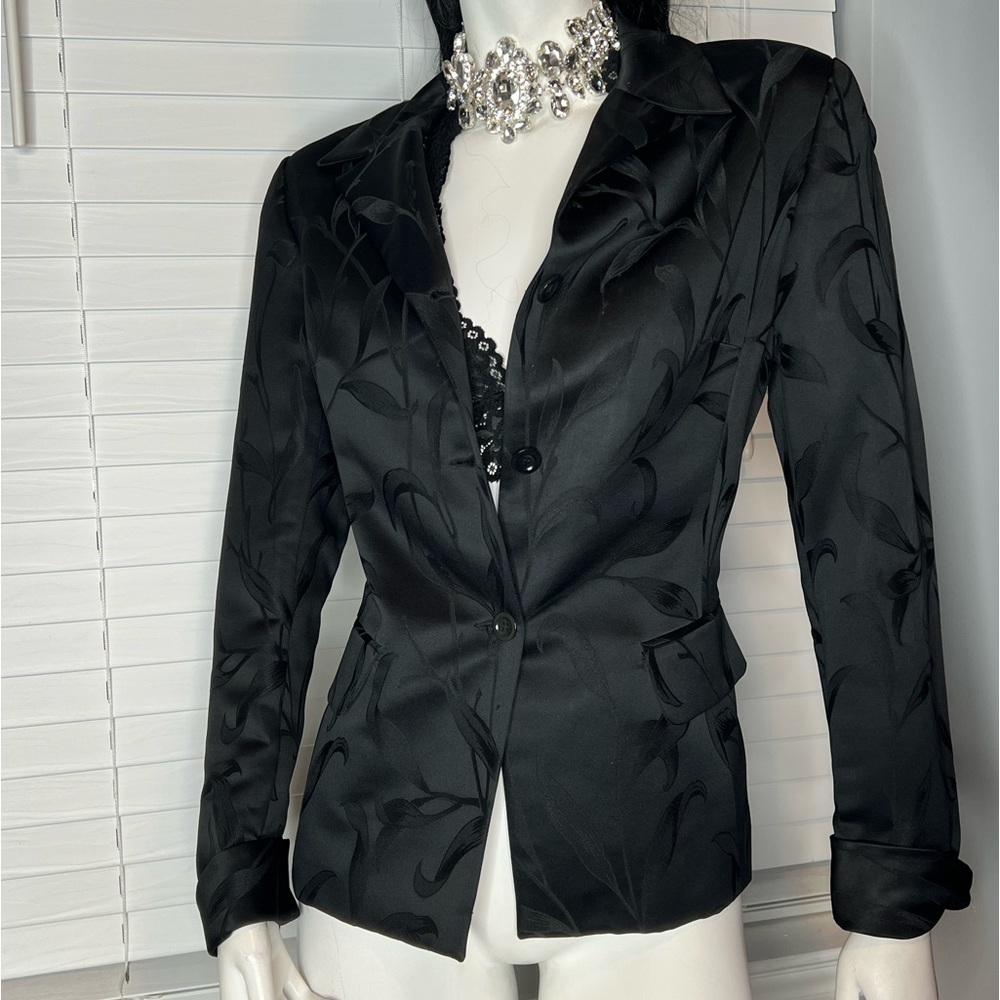 Blazer - Picture 3 of 4